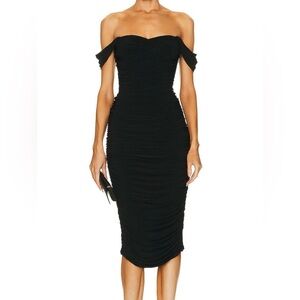 NORMA KAMALI WALTER SWEETHEART OFF-THE-SHOULDER SHIRRED SLIM MIDI DRESS